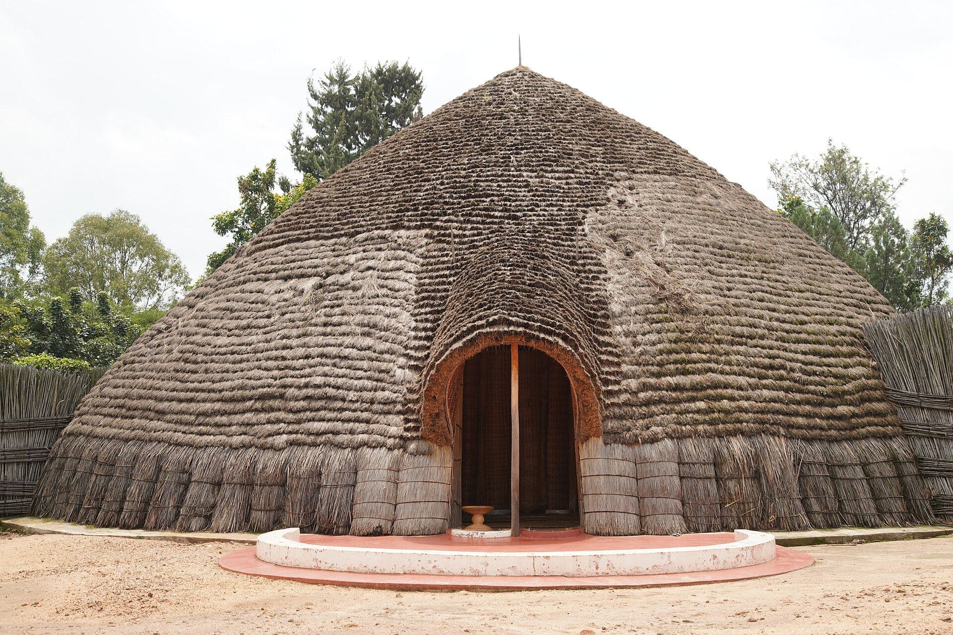Réplique du palais royal de Nyanza