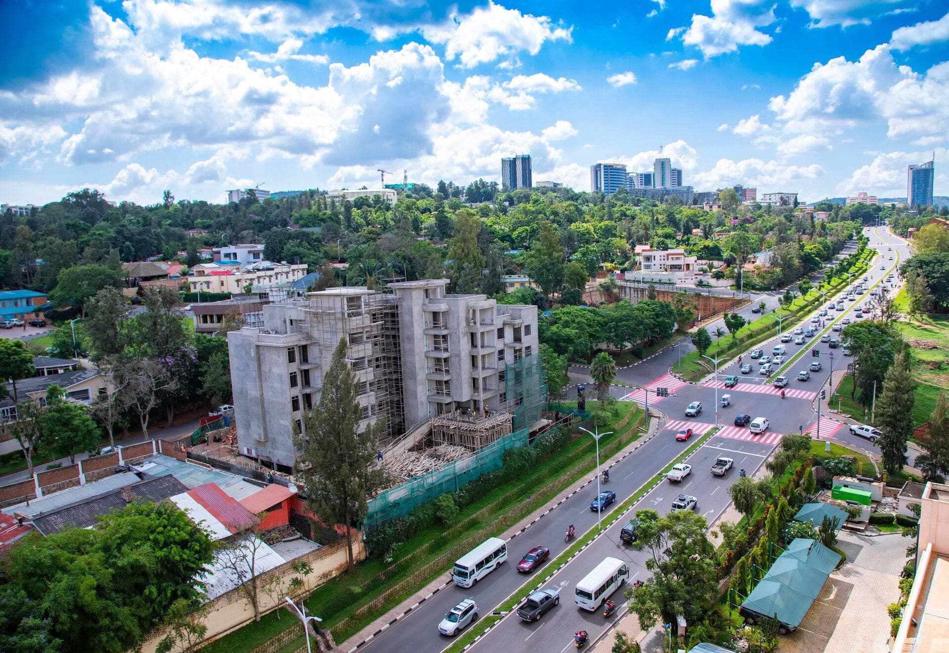 Avenue arborée du centre de Kigali